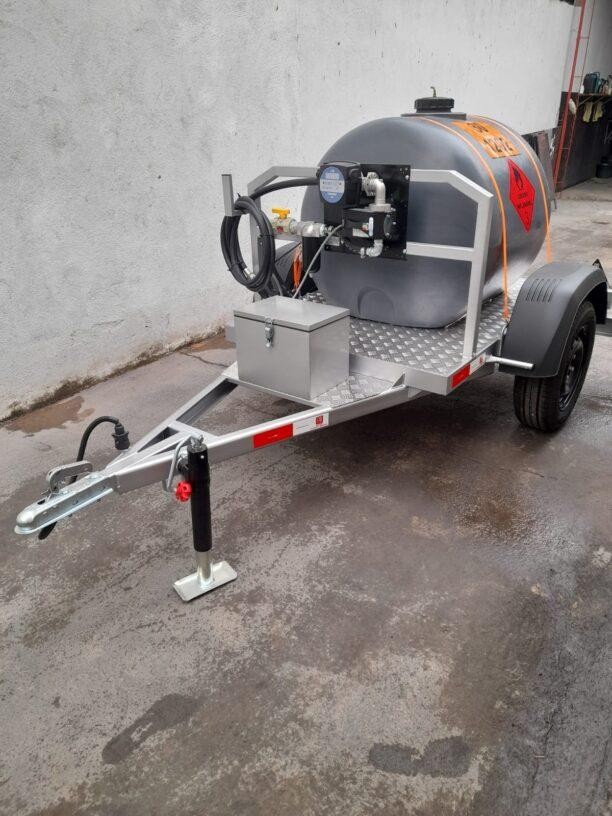reboque tanque 2000 litros